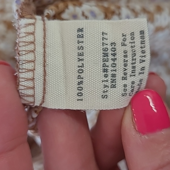 Floral flutter sleeve top - Picture 6 of 6